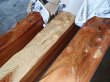 画像3: 500173 激安大処分 杉　床柱　完成品　こぶ杢　塗装済　芯去　和室　茶室　柱材　リフォーム　DIY　床の間　美品（3000×160角ほか） (3)