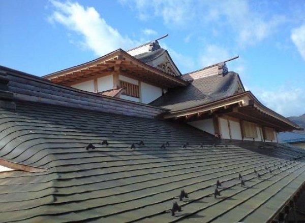 画像3: 500142 ▼最終値下げ▼【激安最終赤字大処分】銘木 山武杉他 柱材 芯去他 柾目柱他 角材 完全乾燥材（長さ4-5m位までいろいろ 240角や180角などいろいろ） (3)