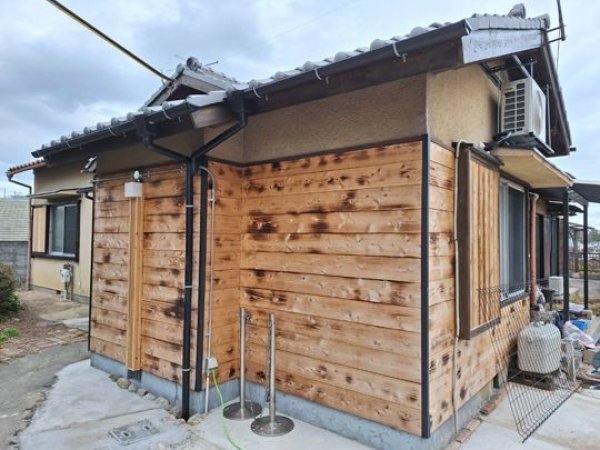 画像6: 200201 【自社製】焼杉 杉スギ 相じゃくり 生節A品 プレナー羽目板 腰壁  和風和室リフォームDIY激安杉材（長さ1.82m×厚み1.3cm前後位×幅18cm/働き16.7cm前後　1束＝5枚入＝半弱弱＝1.65m2弱） (6)