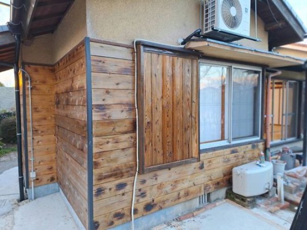 画像8: 200201 【自社製】焼杉 杉スギ 相じゃくり 生節A品 プレナー羽目板 腰壁  和風和室リフォームDIY激安杉材（長さ1.82m×厚み1.3cm前後位×幅18cm/働き16.7cm前後　1束＝5枚入＝半弱弱＝1.65m2弱） (8)