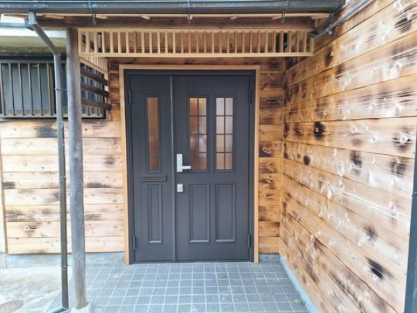 画像5: 200201 【自社製】焼杉 杉スギ 相じゃくり 生節A品 プレナー羽目板 腰壁  和風和室リフォームDIY激安杉材（長さ1.82m×厚み1.3cm前後位×幅18cm/働き16.7cm前後　1束＝5枚入＝半弱弱＝1.65m2弱） (5)