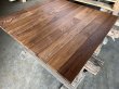 画像2: K-2023-100836-KO【訳あり・赤字在庫激安大処分品】Black Walnut Renovation Flooring ブラックウォールナット あいじゃくり ユニ クランプオイル塗装 フローリング  床材（6mm×90mm×910mm　1束=40枚入=3.276m2）〈Y〉 (2)