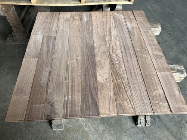 画像1: K-2023-100836-U【訳あり・赤字在庫激安大処分品】Black Walnut Renovation Flooring ブラックウォールナット あいじゃくり ユニ無塗装 フローリング  床材（6mm×90mm×910mm　1束=40枚入=3.276m2）〈Y〉 (1)