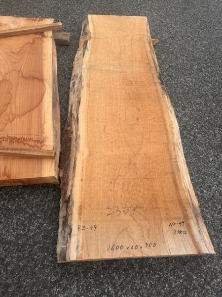 画像1: 401200-2025 文)【貴重】銘木 欅 ケヤキ けやき 乾燥 杢 無垢板 一枚板 看板 テーブル カウンター材 天板耳付板(品番KZ39-3ラ 長さ1.65m位×厚み6cm位×幅60cm位) (1)