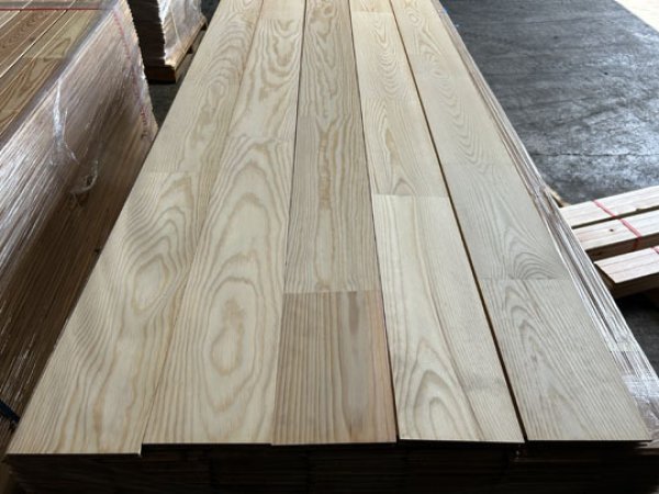 画像4: 2025-4-K4 ▼最終値下げ4389円→3990円→3289円★【スポット激安大処分・A-品・厚み18mm】幅広152 国産赤松 レッドパイン 無塗装  無垢フローリング材 床材（1820×18×152mm 1束＝5枚入)・会 (4)