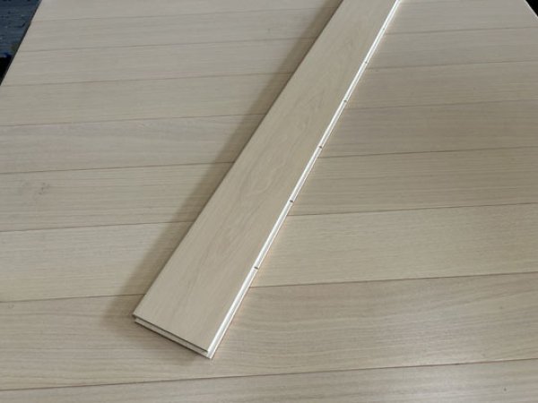画像2: 2025-4-K1 ★緊急値下げ★【スポット激安大処分A-品】チューリップ 木床用 ホワイト系塗装品DIYリフォーム材料木材（長さ909mm×厚み8.5mm前後位×幅90mm)・会 (2)