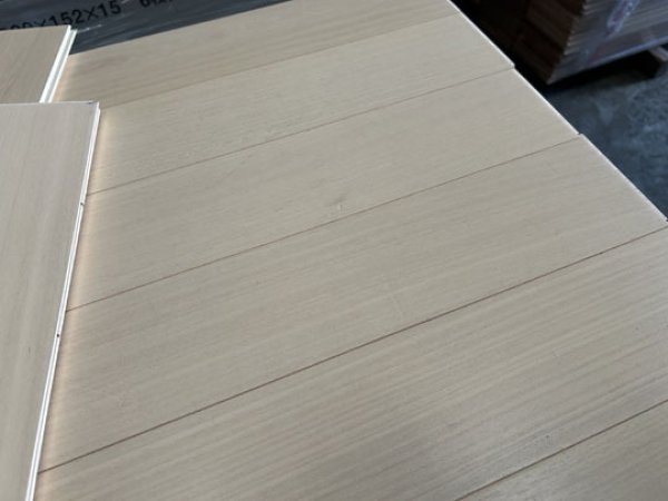 画像4: 2025-4-K1 ★緊急値下げ★【スポット激安大処分A-品】チューリップ 木床用 ホワイト系塗装品DIYリフォーム材料木材（長さ909mm×厚み8.5mm前後位×幅90mm)・会 (4)