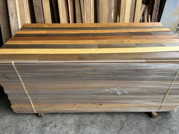 画像4: 2025-4-K90-91【訳ありAB品・梱包まとめ売り大処分】カバ・ナラ・パイン他 樹種/色混合リボスオイル塗装済 フローリング床材（長さ1.82m×厚み1.5cm×幅9cm ほか）・会 (4)