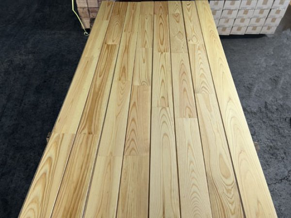 画像2: 2025-4-K30-114★緊急値下げ3990円→3410円★【訳ありAB品・激安大処分】幅114 国産赤松 レッドパイン 無垢床材リボスオイルクリア塗装フローリング材 （長さ1.82m×厚み1.5cm×幅11.4cm 1束=8枚入=約半坪=1.65m2）・会 (2)