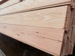 画像3: 100984【訳ありAB品】国産四国産 天然無垢 杉 スギ椙 フローリング 厚み15 幅120と150無塗装 腰板 腰壁 壁材 天井材 床材（長さ4000×厚み15mm×幅120前後働き 7枚入=約坪弱前後入=約3.3ｍ2弱前後ほか） (3)