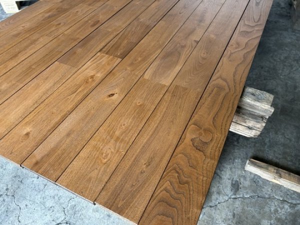 画像3: K2025-100990 【数量限定・激安スポット激安大処分・幅90】 栗クリチェスナット 春風オイル塗装 チョコレート  無垢フローリング　床材（長さ1.82m×厚み1.5cm×幅9cm 1束＝10枚入＝1.638ｍ2＝約半坪） (3)