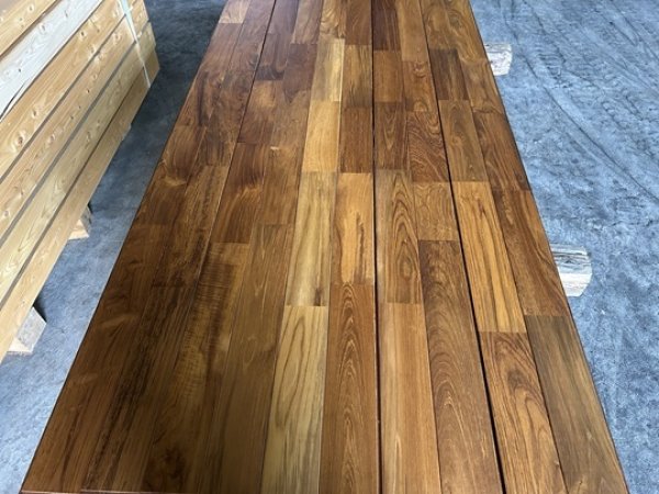 画像1: K2023-1293-12▼最終値下げ▼【残りわずか・厚み12mm・赤字在庫激安大処分A-品】 TEAK チークフローリング  UVオイル塗装 フローリング材 床材（長さ1.82m×厚み1.2cm×幅9cm 1束=10枚入=1.638m2=約半坪） (1)