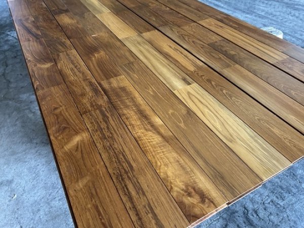 画像3: K2023-1293-12▼最終値下げ▼【残りわずか・厚み12mm・赤字在庫激安大処分A-品】 TEAK チークフローリング  UVオイル塗装 フローリング材 床材（長さ1.82m×厚み1.2cm×幅9cm 1束=10枚入=1.638m2=約半坪） (3)