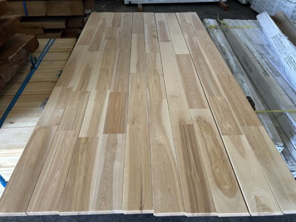 画像2: K2022-511▼値下げ7689円→6589円▼【赤字在庫激安大処分A-品】幅広120 カバ樺バーチ オスモオイル塗装クリア 無垢フローリング  床材（長さ1.82m×厚み1.5cm×幅12cm 1束＝7枚入＝1.529ｍ2＝半坪弱） (2)