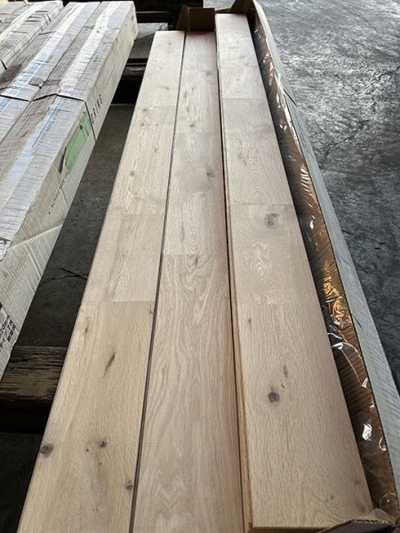 画像1: K2023-507【数量限定・赤字在庫激安大処分Ａ-品】 幅広120 ナラ楢オーク無塗装 無垢フローリング 床材（長さ1.82m×厚み1.5cm×幅12cm 1束＝7枚入＝半坪弱） (1)