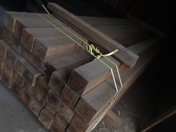 画像6: 500194【貴重な完全乾燥材・銘木 杉スギ 角材】倉庫一掃赤字処分大黒柱 角材 寺院仏閣 目詰 杢（4000×120角 ） (6)