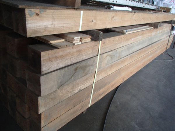 画像4: 500194【貴重な完全乾燥材・銘木 杉スギ 角材】倉庫一掃赤字処分大黒柱 角材 寺院仏閣 目詰 杢（4000×120角 ） (4)